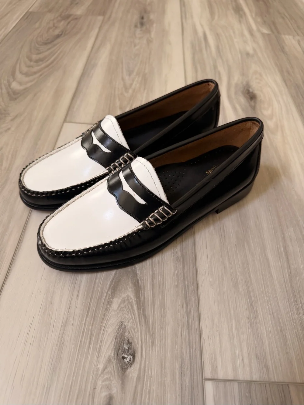 G.H. Bass Weejuns Whitney Black White Loafers Sz 7